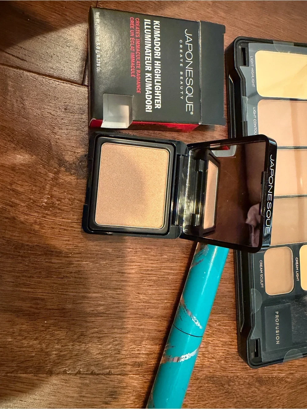 Profusion Cosmetics Contour Makeup Case - Charles powder, thrive, illuminator